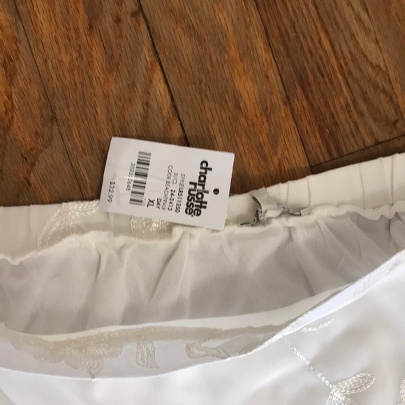 White embroidered romper - Picture 2 of 4